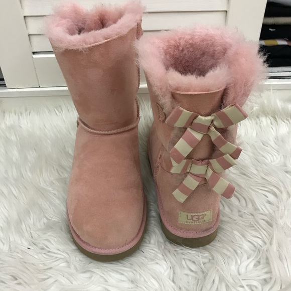 pink uggs!! - Picture 1 of 4